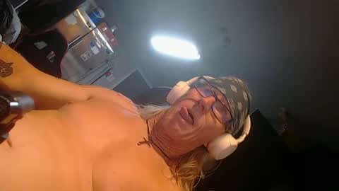 handystud33 online show from 30, 9, 2025