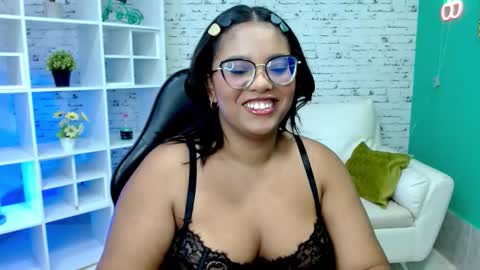 Snapshot of hannah__jackson chatting on 11, 11, 2025 Hannah online show from 11, 11, 2025