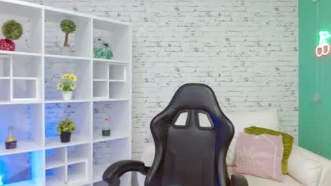 Snapshot of hannah__jackson chatting on 25, 11, 2025 Hannah online show from 25, 11, 2025