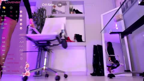 HANNAH HOWELL online show from 28, 1, 2025