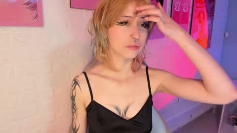 Snapshot of hannahpage chatting on 17, 9, 2025 Hannah online show from 17, 9, 2025