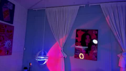 Snapshot of hannahpage chatting on 6, 10, 2025 Hannah online show from 6, 10, 2025