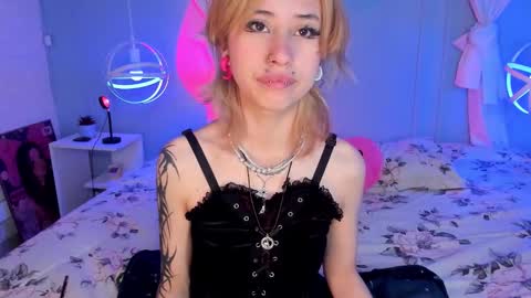Snapshot of hannahpage chatting on 11, 10, 2025 Hannah online show from 11, 10, 2025
