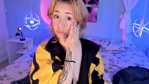 Snapshot of hannahpage chatting on 13, 10, 2025 Hannah online show from 13, 10, 2025