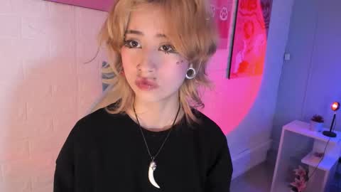 Snapshot of hannahpage chatting on 17, 10, 2025 Hannah online show from 17, 10, 2025