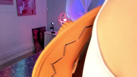 Snapshot of hannahpage chatting on 22, 10, 2025 Hannah online show from 22, 10, 2025