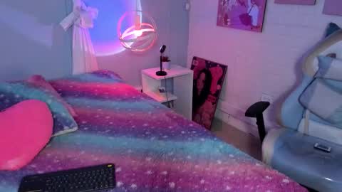 Snapshot of hannahpage chatting on 4, 11, 2025 Hannah online show from 4, 11, 2025