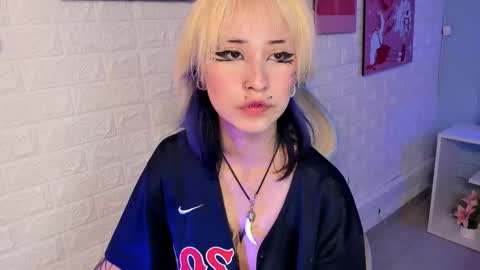 Snapshot of hannahpage chatting on 19, 11, 2025 Hannah online show from 19, 11, 2025