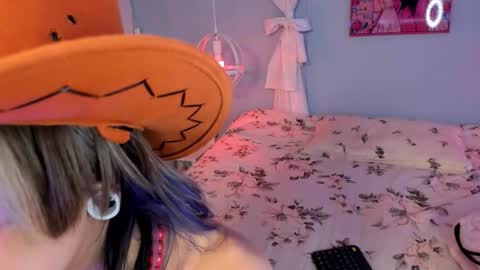 Snapshot of hannahpage chatting on 3, 12, 2025 Hannah online show from 3, 12, 2025