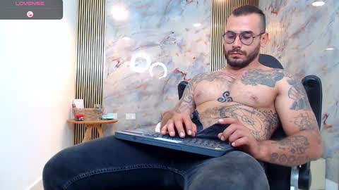 Snapshot of hanz_col chatting on 1, 1, 2025 hanz_col online show from 1, 1, 2025