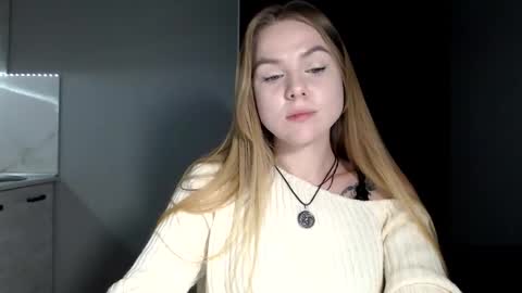 happy_fox_ online show from 18, 4, 2026