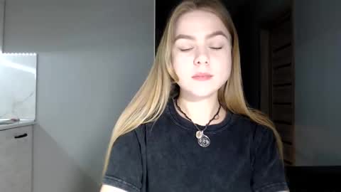 Snapshot of happy_fox_ chatting on 22, 4, 2026 happy_fox_ online show from 22, 4, 2026