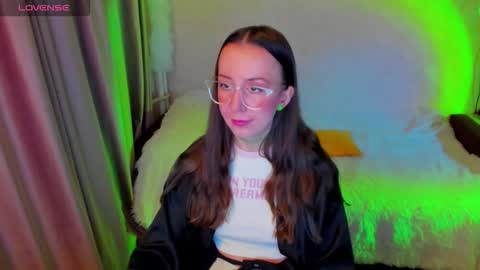 Snapshot of happystephanie chatting on 9, 2, 2026 Stephanie online show from 9, 2, 2026