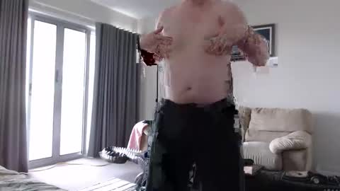 Snapshot of hardyes_indeed chatting on 23, 10, 2025 hardyes_indeed online show from 23, 10, 2025