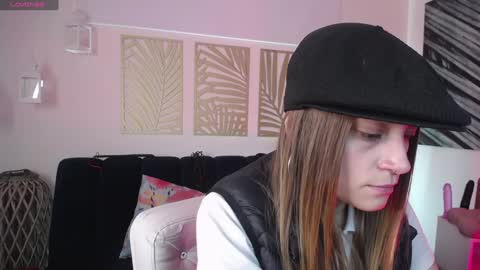 Snapshot of hat_girl chatting on 23, 1, 2025 Nicole online show from 23, 1, 2025