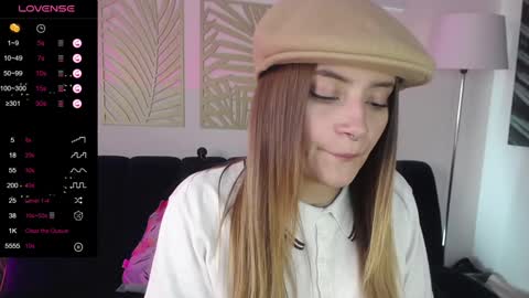 Snapshot of hat_girl chatting on 25, 1, 2025 Nicole online show from 25, 1, 2025
