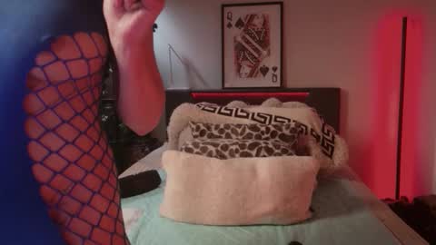 Hazeleo online show from 1, 12, 2025