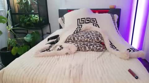 Hazeleo online show from 5, 3, 2026