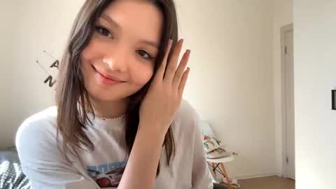 Snapshot of hazelhartshorn chatting on 25, 4, 2026 Kira online show from 25, 4, 2026