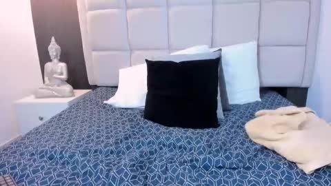 Keira Hecate online show from 25, 2, 2025