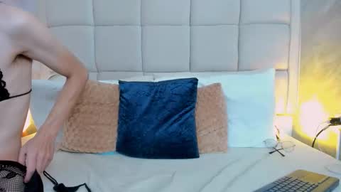 Keira Hecate online show from 10, 9, 2025