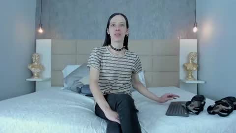 Snapshot of hecate1_ chatting on 9, 7, 2026 Keira Hecate online show from 9, 7, 2026