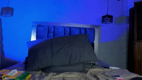 heellboy_ online show from 25, 11, 2025