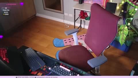 Snapshot of heidiluceous chatting on 14, 1, 2025 Heidi brunette Foxy red head and Carrie blondie online show from 14, 1, 2025