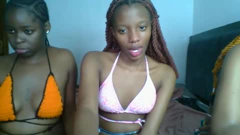Snapshot of heilybunny chatting on 18, 5, 2026 heilybunny online show from 18, 5, 2026