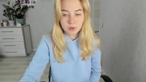 Snapshot of helen_angel_girl chatting on 28, 10, 2025 Helen sven online show from 28, 10, 2025