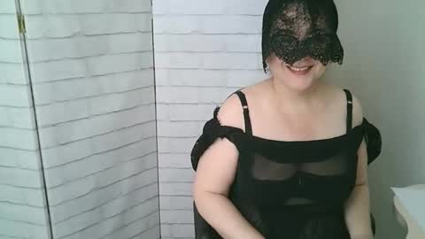 Snapshot of helen_xi chatting on 27, 4, 2026 Helen online show from 27, 4, 2026