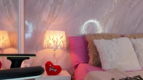 Helena Santos  online show from 25, 2, 2026