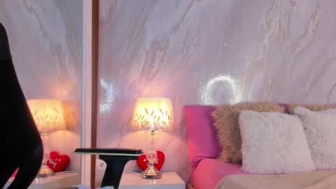 Helena Santos  online show from 3, 3, 2026