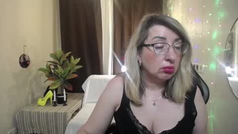 helenenigma online show from 30, 1, 2025