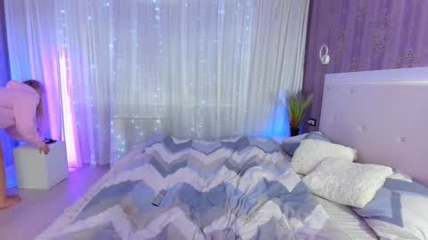 Helen online show from 4, 2, 2025