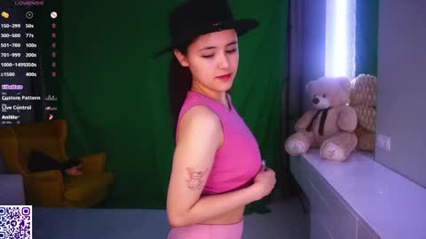 Snapshot of helgamartin chatting on 5, 4, 2026 Aurora online show from 5, 4, 2026