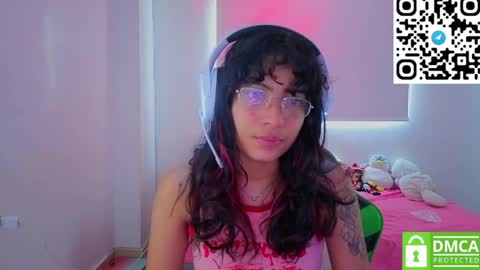 Helia Transfem and Amy online show from 1, 4, 2026