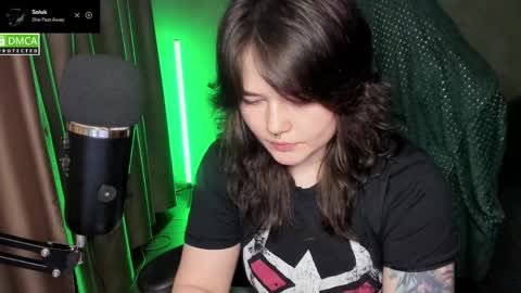 Red online show from 4, 5, 2026