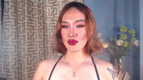 hellatarahathor online show from 18, 4, 2026