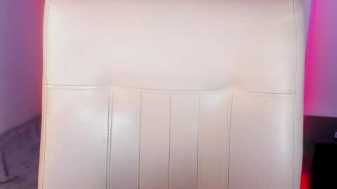 hellen__smith_ online show from 18, 4, 2026