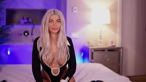 hellenroyy online show from 5, 11, 2025