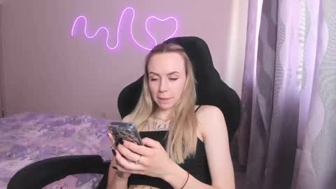 Snapshot of hello_kittykk chatting on 5, 6, 2026 Lisa online show from 5, 6, 2026