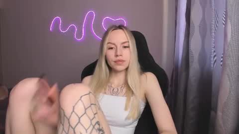Snapshot of hello_kittykk chatting on 10, 6, 2026 Lisa online show from 10, 6, 2026