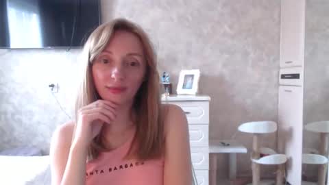 Snapshot of hellokittykaty chatting on 12, 5, 2026 Victory online show from 12, 5, 2026