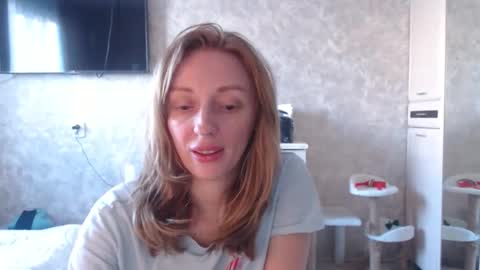 Snapshot of hellokittykaty chatting on 18, 5, 2026 Victory online show from 18, 5, 2026
