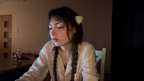 hellyluxury online show from 19, 6, 2026