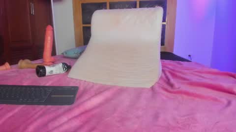 Snapshot of hellzel_moon chatting on 11, 6, 2026 Hellzel online show from 11, 6, 2026