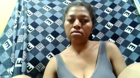 Snapshot of henitsaldy chatting on 10, 9, 2025 henitsaldy online show from 10, 9, 2025