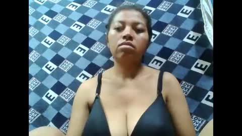 Snapshot of henitsaldy chatting on 18, 9, 2025 henitsaldy online show from 18, 9, 2025