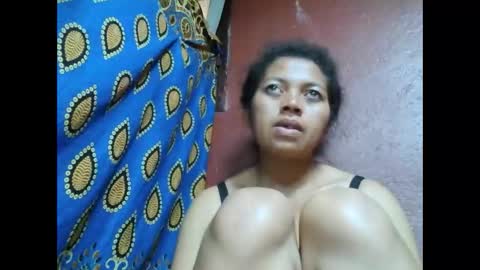 Snapshot of henitsaldy chatting on 11, 10, 2025 henitsaldy online show from 11, 10, 2025